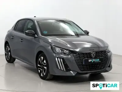 Usado Peugeot 208 Allure 101 CV (74 kW) 2025 Gris Utilitario
