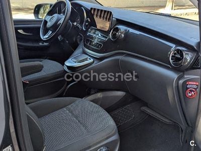 Mercedes V220