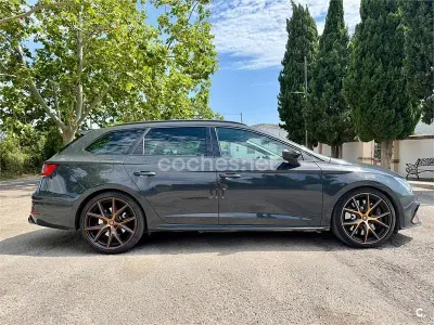 Usado Seat Leon ST 4Drive 300 CV (220 kW) 2020 Gris / plata Familiar