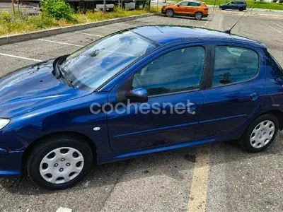 Usado Peugeot 206 90 CV (66 kW) 2005 Azul Berlina