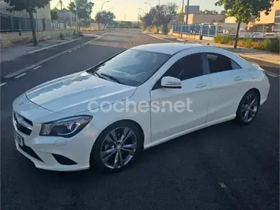 Usado Mercedes CLA220 Urban 170 CV (125 kW) 2013 Blanco Coupe