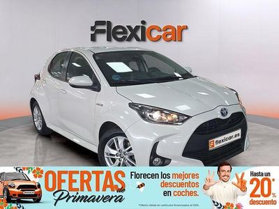 Usado Toyota Yaris Hybrid Active 116 CV (85 kW) 2021 Blanco