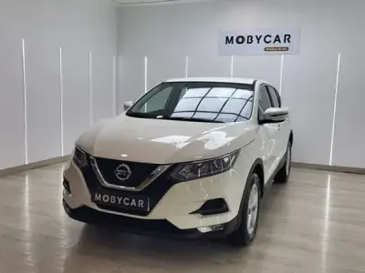 Usado Nissan Qashqai Acenta 140 CV (102 kW) 2021 Gris SUV