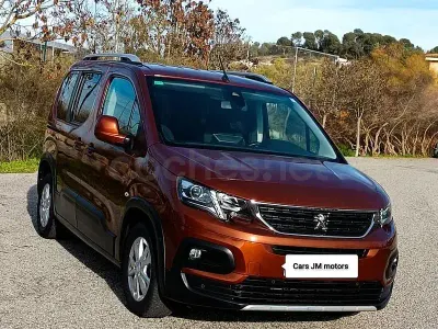 Usado Peugeot Rifter Allure 100 CV (73 kW) 2020 Marrón Monovolumen