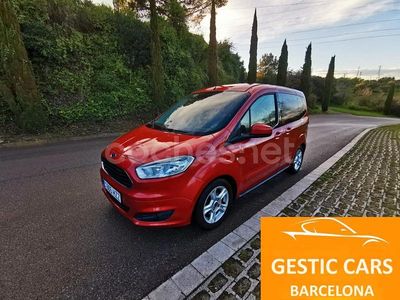 Granate Usado 2014 Ford Tourneo Courier Trend Monovolumen | 5490 €