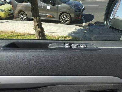 Usado Peugeot Traveller Business-Line 120 CV (88 kW) 2019 Gris Monovolumen