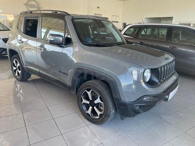 Usado Jeep Renegade Trailhawk 240 CV (176 kW) 2022 Gris / plata SUV