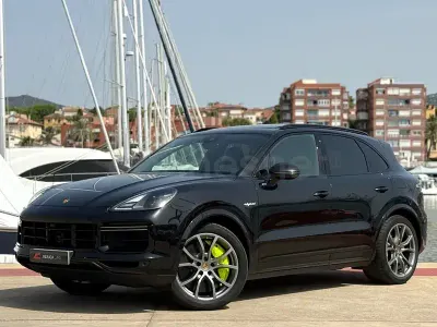Usado Porsche Cayenne Turbo S E-Hybrid 680 CV (500 kW) 2023 Negro SUV