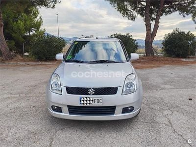 Gris / plata Usado 2006 Suzuki Swift GLX Berlina | 3999 €