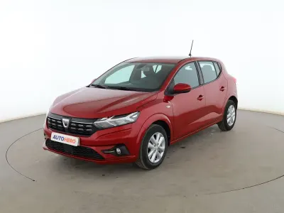 Usado Dacia Sandero Comfort 91 CV (66 kW) 2022 Rojo Berlina