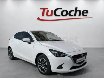 Usado Mazda 2 105 HP (77 kW) 2018 Branco Sedan