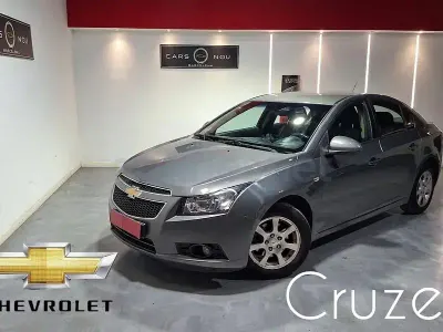 Usado Chevrolet Cruze LS 125 CV (91 kW) 2010 Gris / plata Berlina