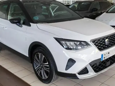 Usado Seat Arona Xperience 116 CV (85 kW) 2025 Blanco/negro SUV