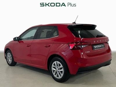 Usado Skoda Fabia Selection 95 CV (69 kW) 2024 Rojo Utilitario