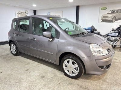 Usado Renault Grand Modus Dynamique 100 CV (73 kW) 2010 Gris / plata Monovolumen