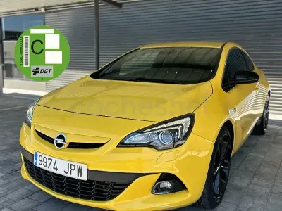 Usado Opel Astra GTC Sportive 140 CV (102 kW) 2016 Amarillo Berlina