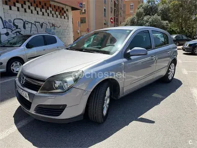 Używany Opel Astra Enjoy 100 KM (73 kW) 2006 Szary Sedan/Limuzyna