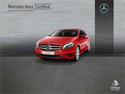 Usado Mercedes A180 Urban 109 CV (80 kW) 2013 Rojo Utilitario