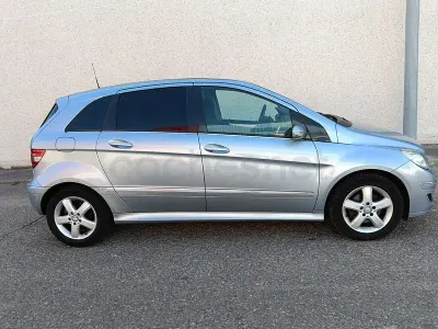Usado Mercedes B180 109 CV (80 kW) 2008 Gris / plata Monovolumen