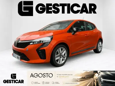 Usado Renault Clio 90 CV (66 kW) 2024 Naranja Utilitario