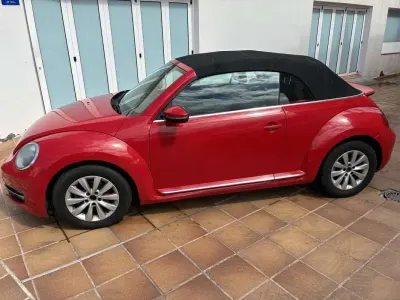 Usado VW Beetle Design 105 CV (77 kW) 2015 Rojo Utilitario