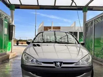 Usado Peugeot 206 75 CV (55 kW) 2004 Gris / plata Berlina