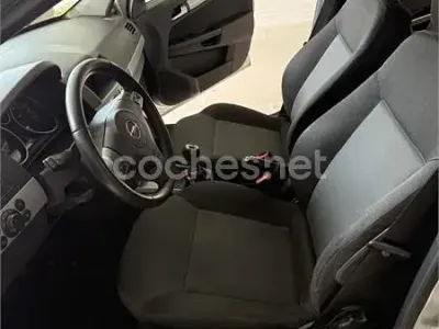 Usado Opel Astra Enjoy 100 CV (73 kW) 2007 Gris / plata Berlina