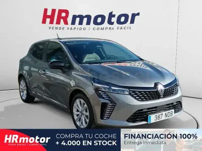 Usado Renault Clio V Evolution 100 CV (73 kW) 2025 Gris / plata Berlina