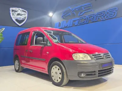 Usado VW Caddy Life 105 CV (77 kW) 2010 Rojo Monovolumen