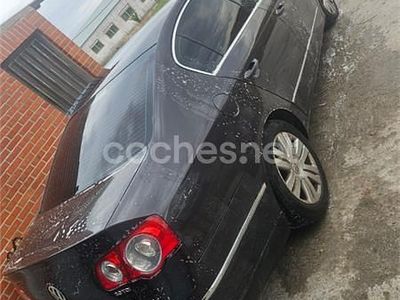 Usado VW Passat Sportline 140 CV (102 kW) 2005 Negro Berlina