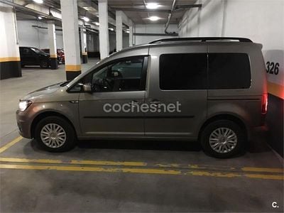 Gris / plata Usado 2016 VW Caddy Trendline Monovolumen | 8100 €