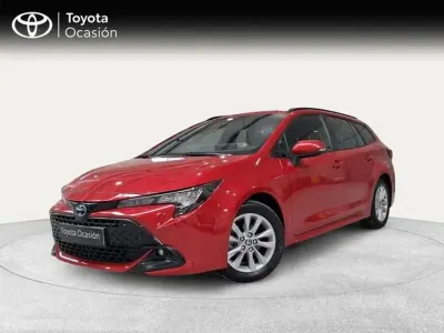 Usado Toyota Corolla Active 140 CV (102 kW) 2025 Rojo Familiar