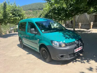 Usado VW Caddy Trendline 110 CV (80 kW) 2014 Verde Monovolumen