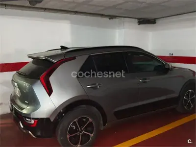 Usado Kia Niro 141 CV (103 kW) 2022 Gris / plata SUV