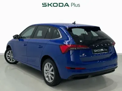 Usado Skoda Scala Ambition 90 CV (66 kW) 2022 Azul Utilitario