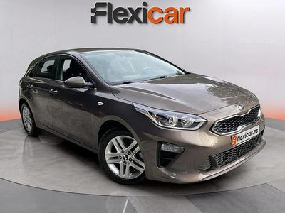 Usado Kia Ceed 140 CV (102 kW) 2020 Beige Utilitario