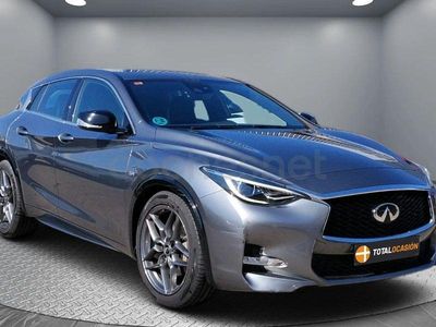 Usado Infiniti Q30 Sport Tech 211 CV (155 kW) 2017 Gris / plata Berlina
