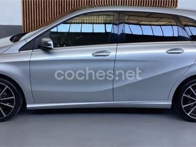 Usado Mercedes B200 136 CV (100 kW) 2018 Gris / plata Monovolumen