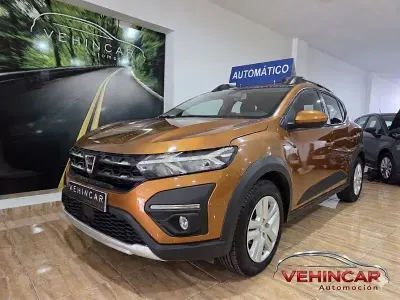 Usado Dacia Sandero Comfort 91 CV (66 kW) 2022 Amarillo Berlina