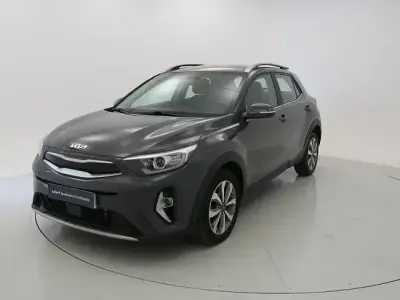 Usado Kia Stonic 100 CV (73 kW) 2022 Gris SUV