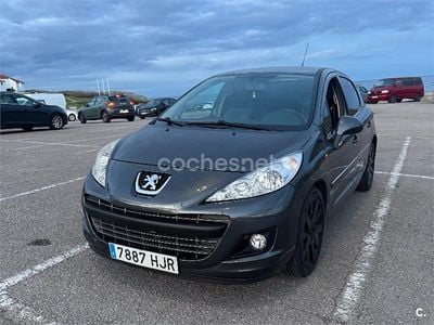 Gris / plata Usado 2012 Peugeot 207 Berlina | 5200 € (Precio justo)