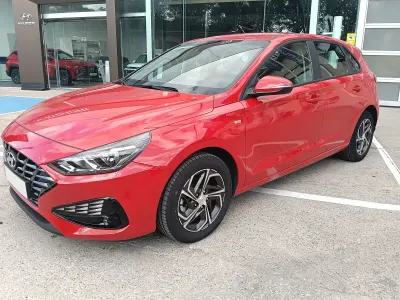 Usado Hyundai i30 120 CV (88 kW) 2024 Rojo