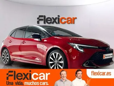 Begagnad Toyota Corolla Business Edition 140 HK (102 kW) 2023 Röd Halvkombi