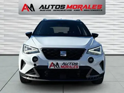 Usado Seat Arona FR 110 CV (80 kW) 2023 Blanco SUV
