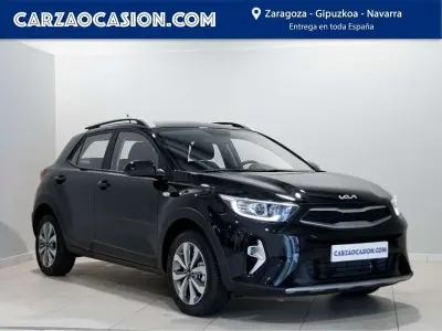 Käytetty Kia Stonic 101 HP (74 kW) 2023 Musta Katumaasturi