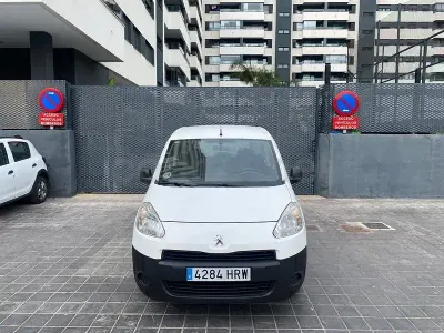Usado Peugeot Partner Tepee Access 75 CV (55 kW) 2013 Blanco Monovolumen