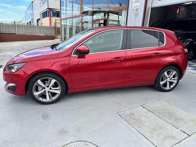 Usado Peugeot 308 Allure 120 CV (88 kW) 2017 Rojo Utilitario