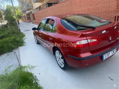 Usado Renault Laguna II Privilege 137 CV (100 kW) 2002 Granate Berlina