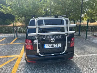 Usado VW Touran Edition 105 CV (77 kW) 2010 Negro Monovolumen