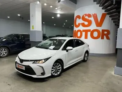 Usado Toyota Corolla Sol 126 CV (92 kW) 2023 Blanco Berlina